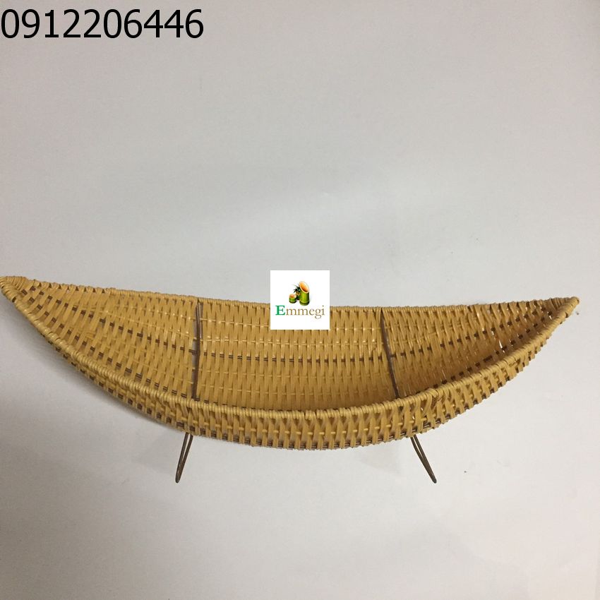 Khay nhựa giả mây hình thuyền đựng bánh, kẹo, hoa quả, có chân đế bằng thép cao 9 cm, có 5 cỡ