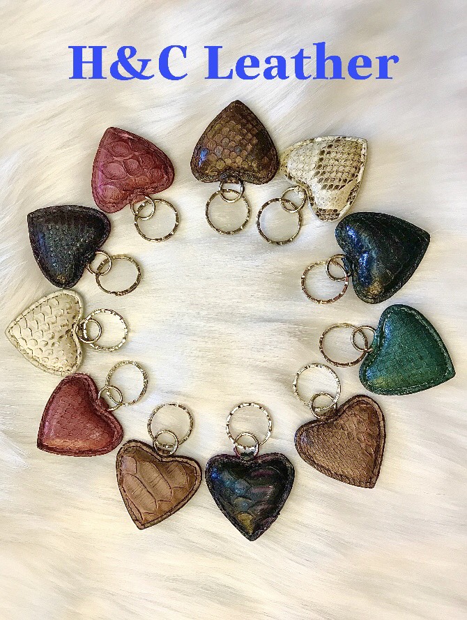 [Ảnh thật] Móc khóa hình trái tim da trăn thật 100%