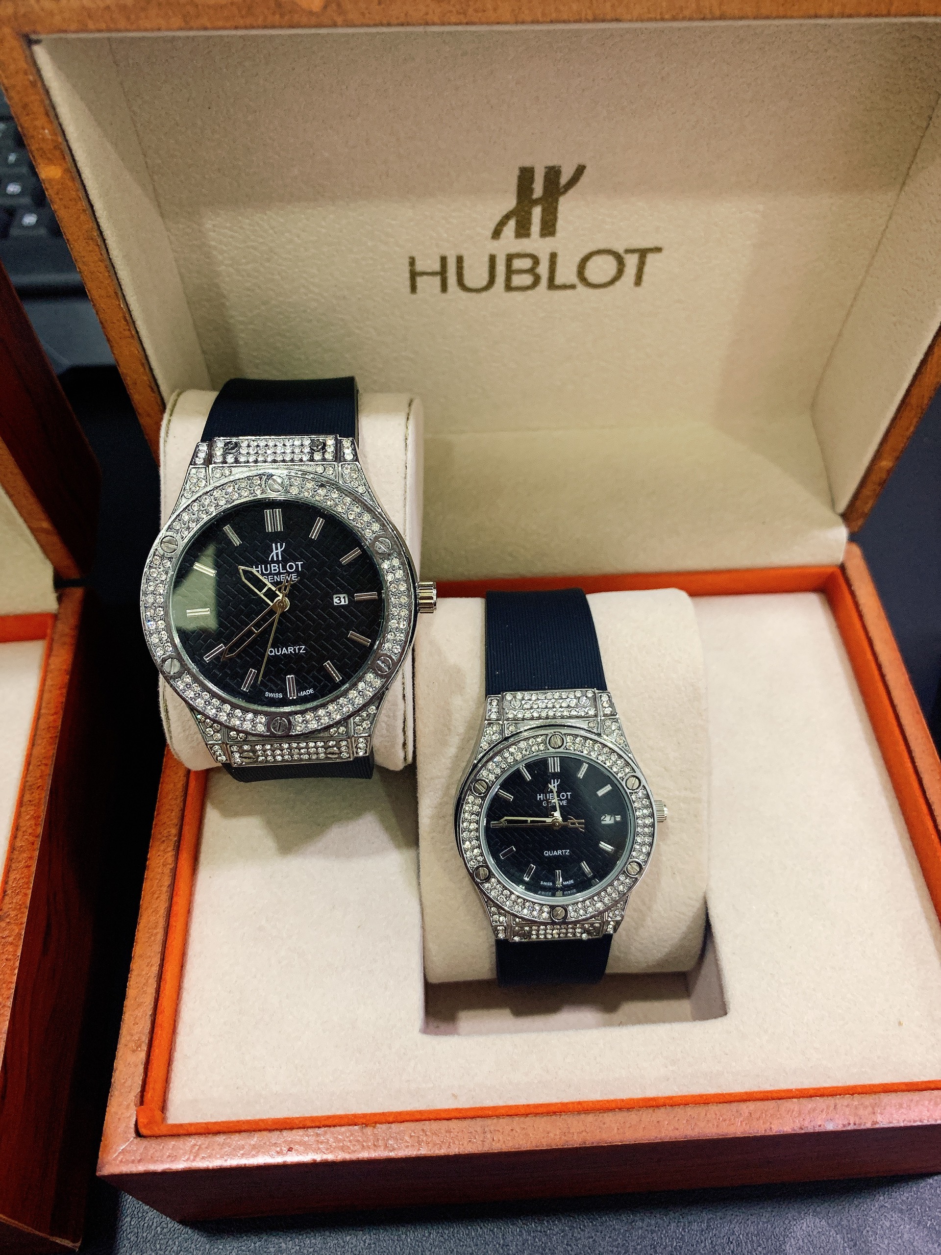 ĐỒNG HỒ NAM THỜI TRANG HUBLOT - MÁY QUAZT- ĐÁ SÁNG ĐẸP- BẢO HÀNH 12 THÁNG