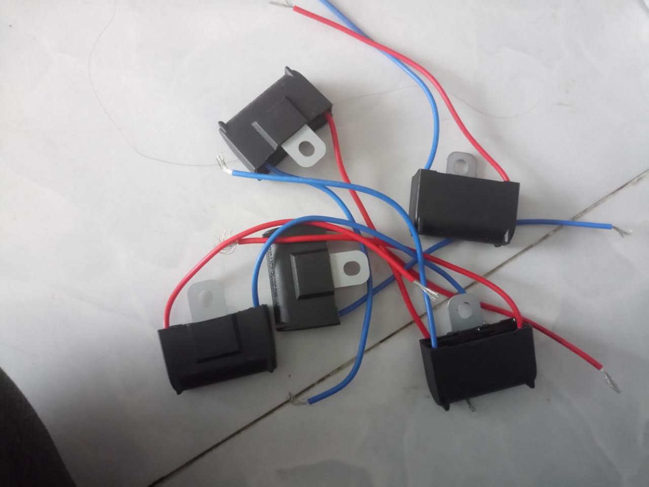 tụ quạt điện 2uF ,400 V / 50 hz