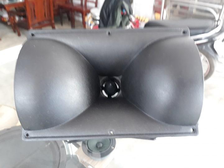 MỘT CỦ LOA TREB KÈN 250 TẶNG KÈM HỌNG BÔNG SEN