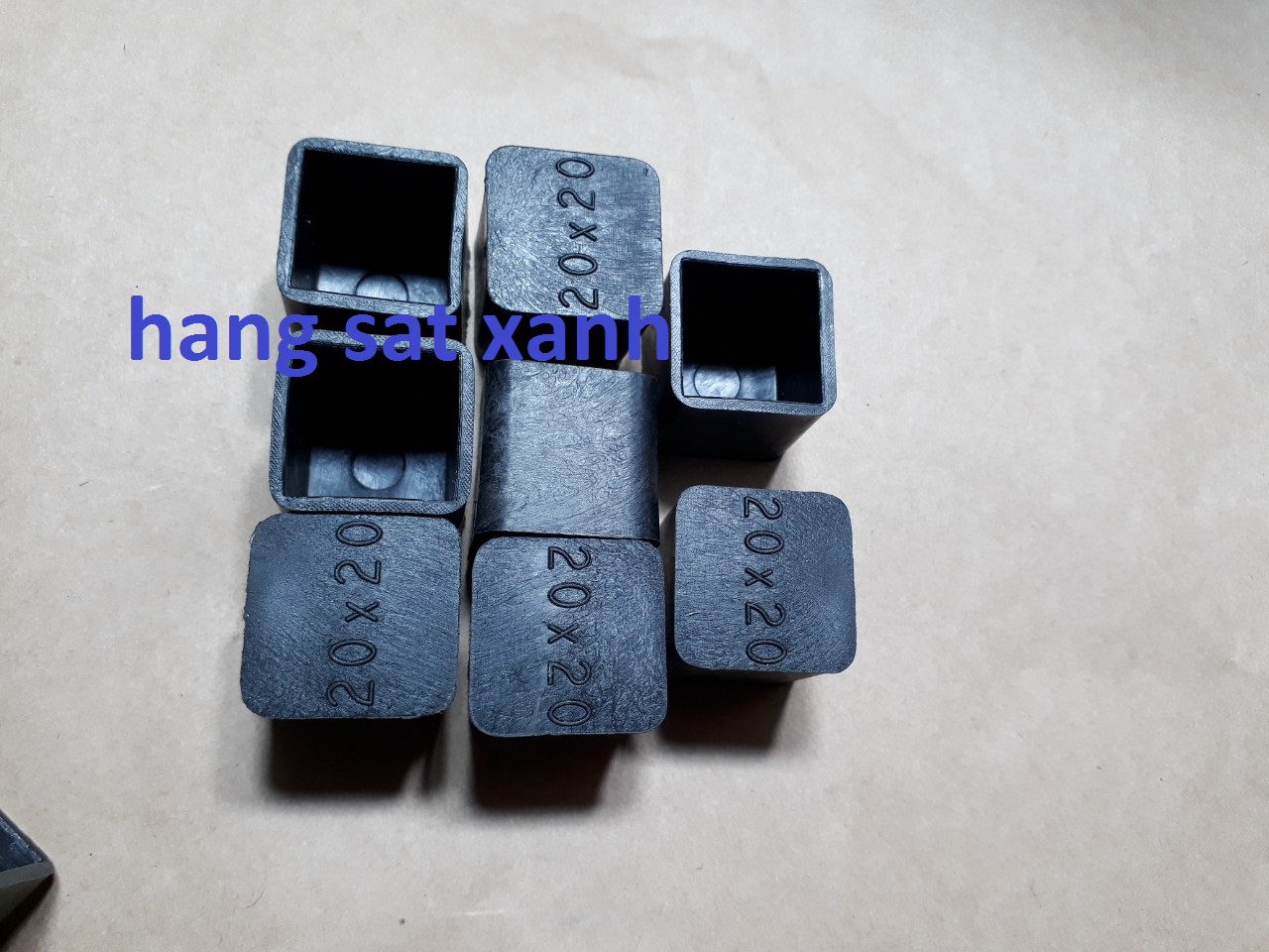 8 chiếc chụp cao su bọc ngoài chân bàn ghế vuông 2cm