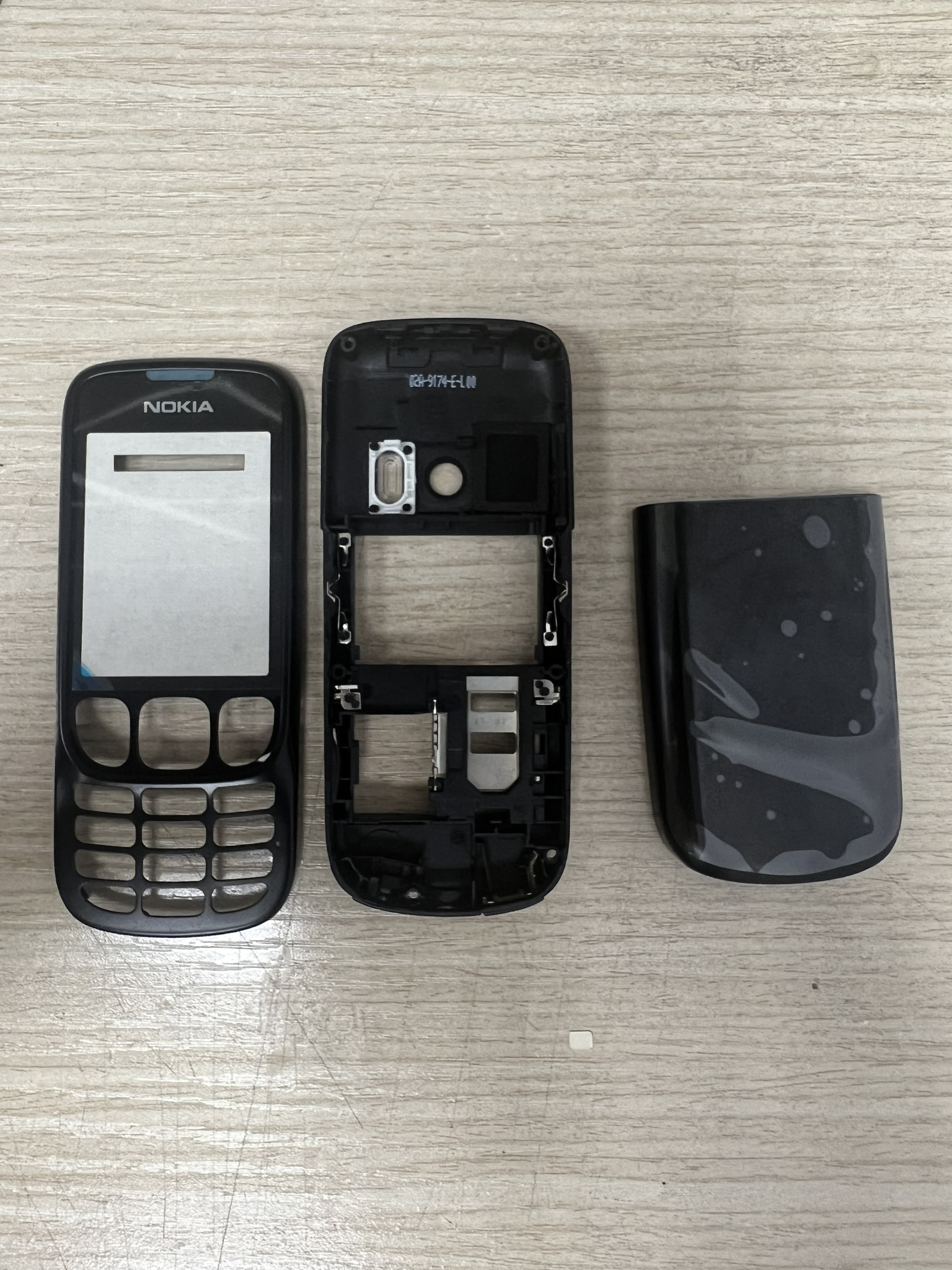 Vỏ nokia 6303 loại tốt vỏ kim loại sườn nhựa