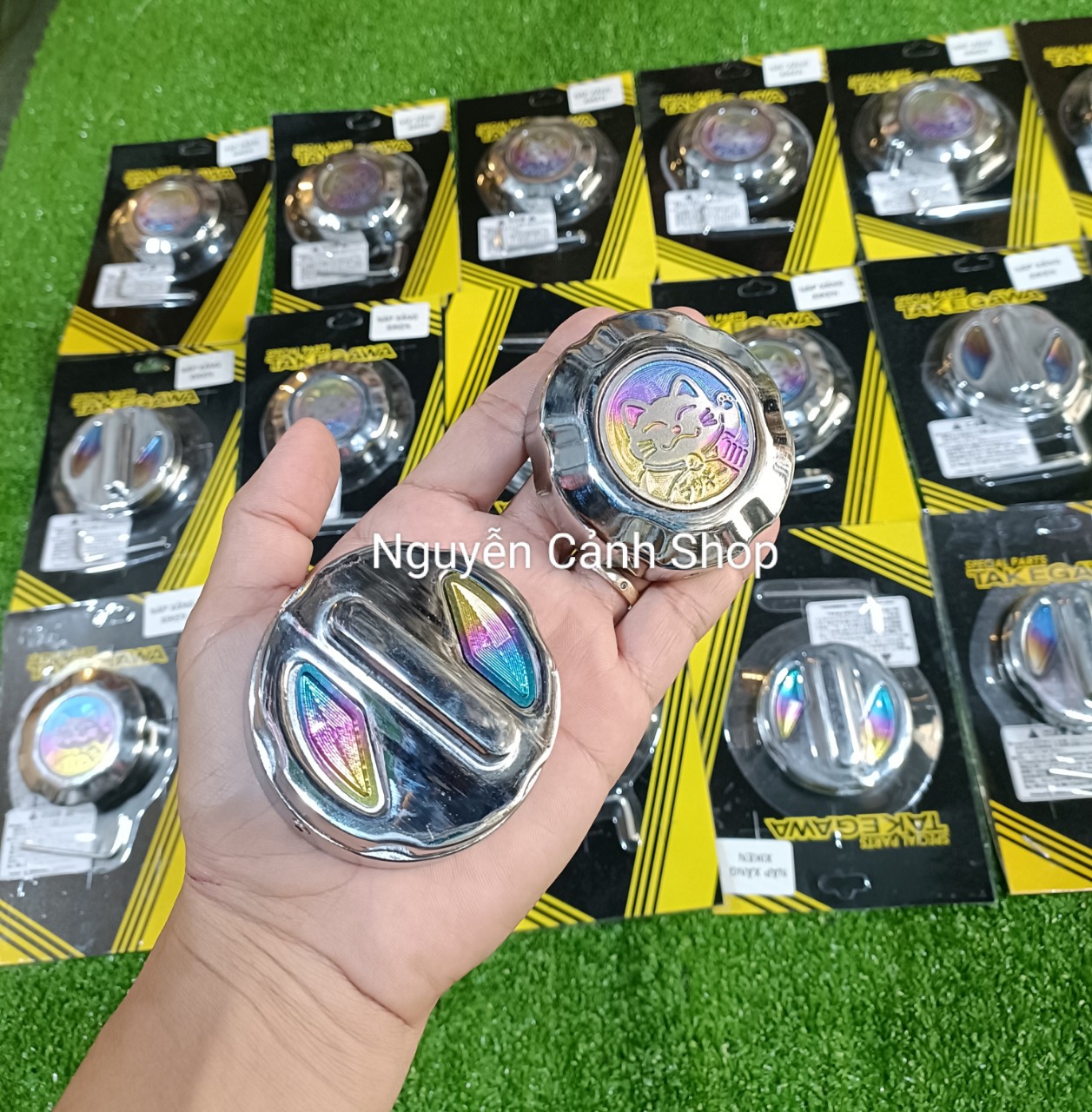 Nắp chụp bình xăng nhôm xiken- kèm tem titan -gắn được tất cả nắp xăng xe máy