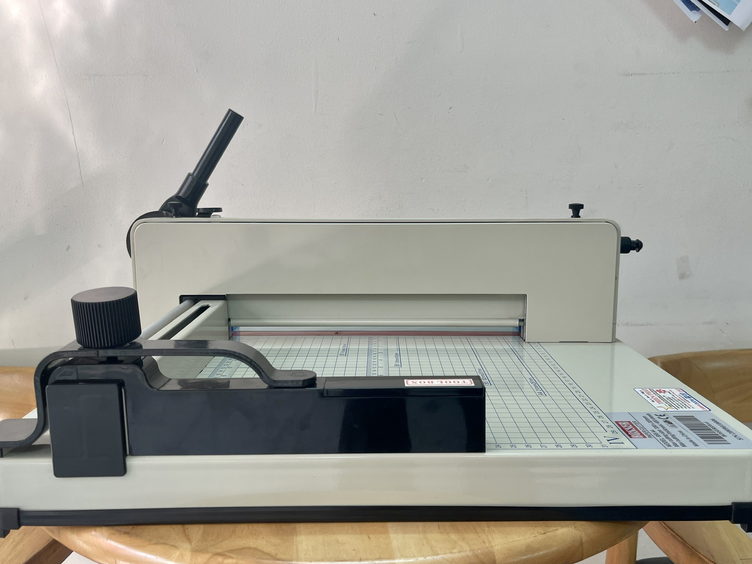 Bàn cắt giấy a4- bosser 858