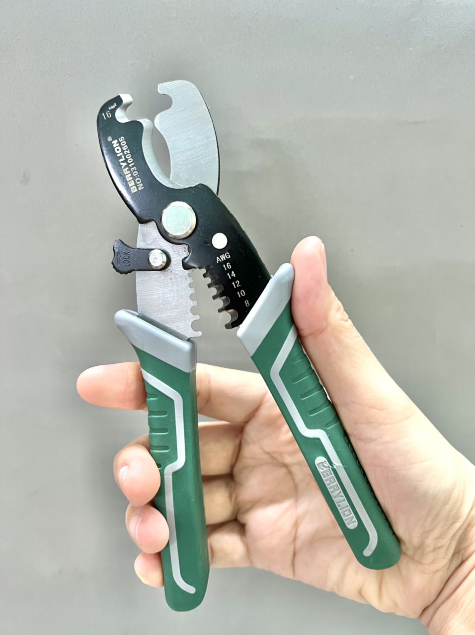 Kìm Tuốt Dây Điện Đa Năng 200mm Hàng chính Hãng Berrylion