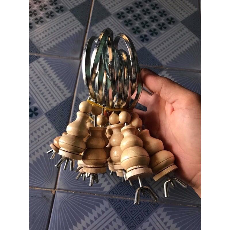 Móc và nậm dùng để treo lồng chim