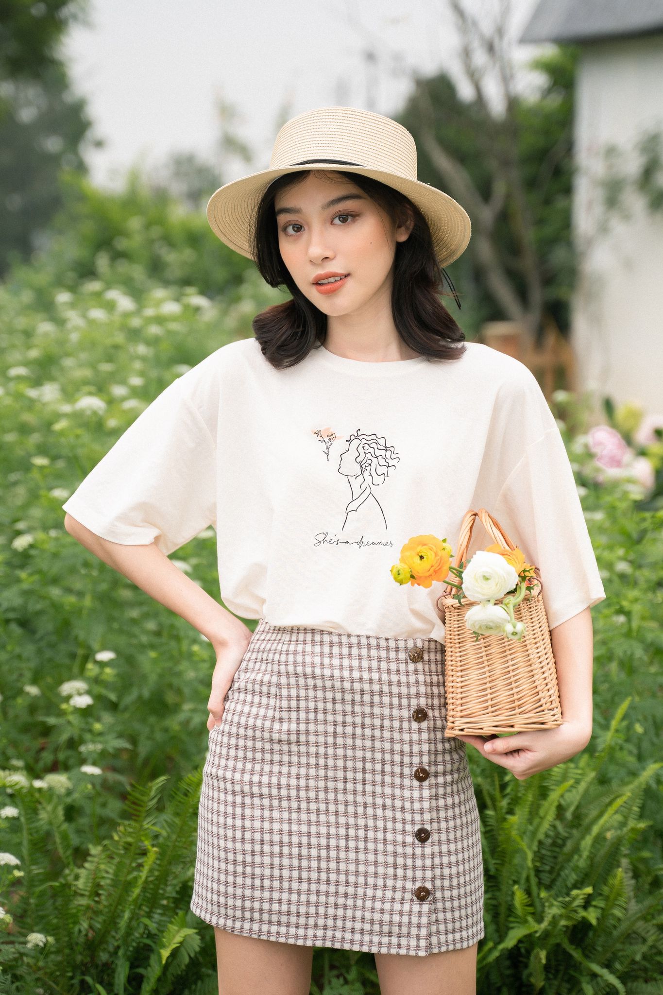Chân váy kẻ cúc gỗ