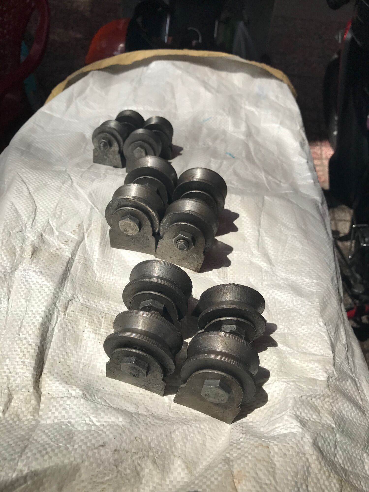 Bánh xe cửa sắt ,cửa lùa,ròng rọc bánh xe sắt, bánh xe cửa trượt, bánh xe rãnh v 40mm, 50mm, 60mm