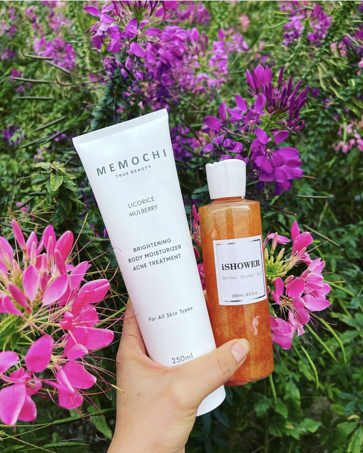 Combo 1 Gel sữa tắm trắng iSHOWER + 1 kem dưỡng trắng da body Memochi
