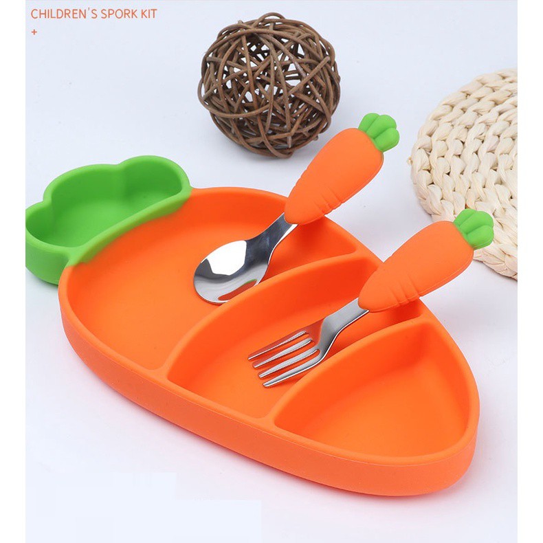 Khay ăn dặm silicon cho bé chống đổ hình carot đáng yêu tặng thìa nĩa inox Kukushop_Kids KD14