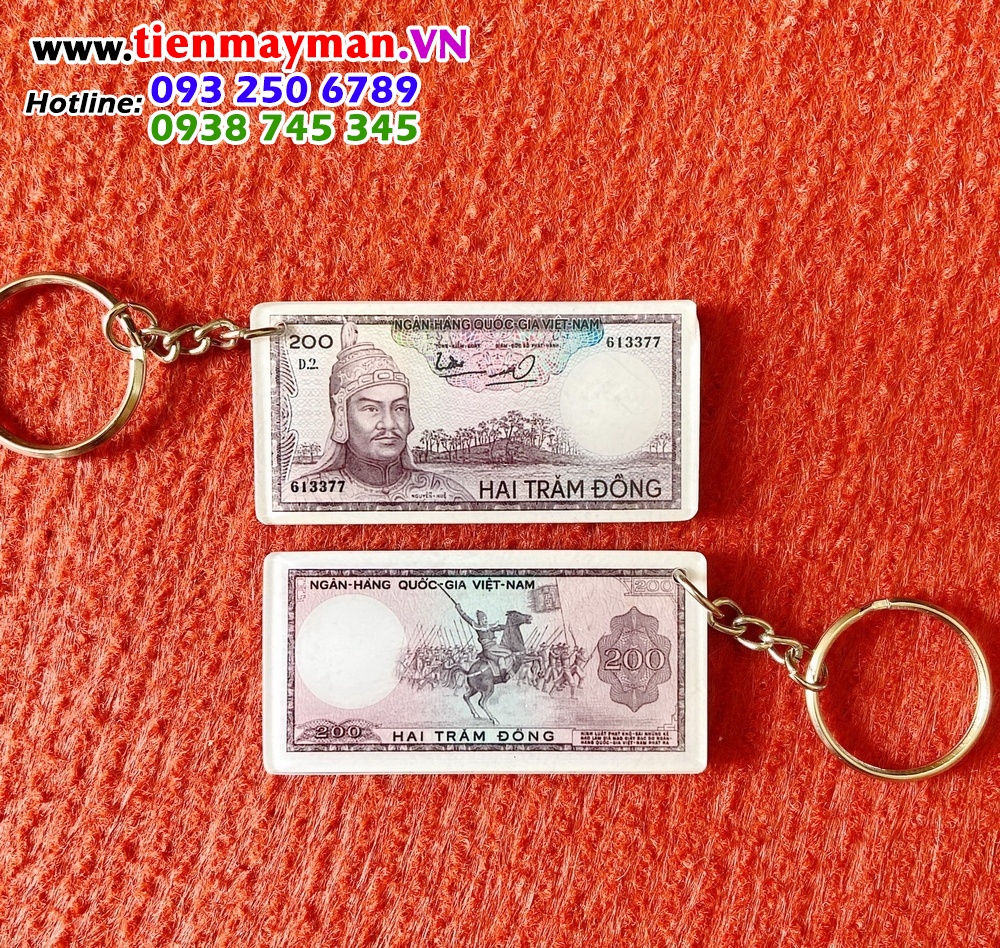 Móc khóa xe hơi - hình 200 đồng Quang Trung Nguyễn Huệ 1966 bằng mica