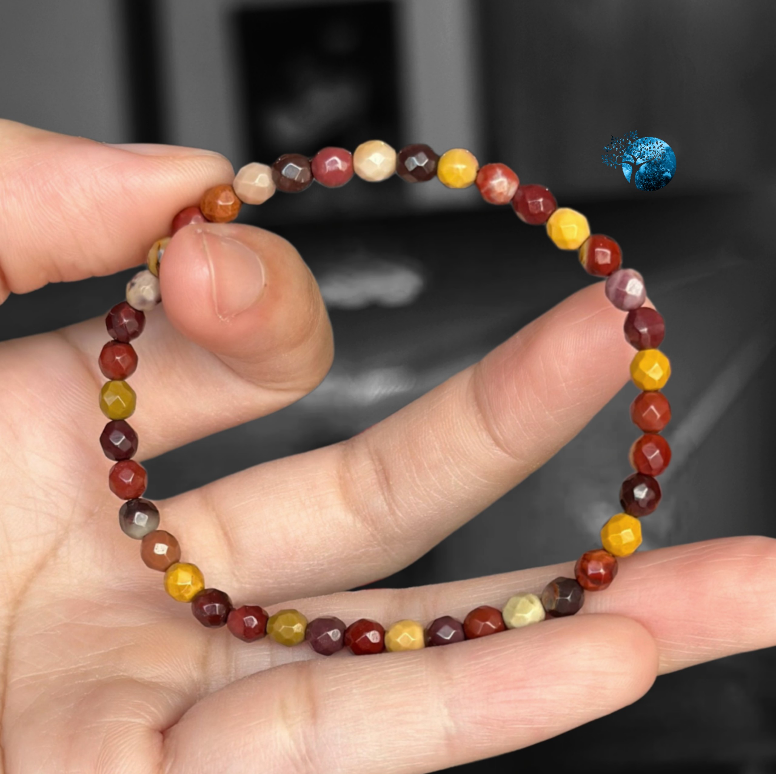 Vòng tay đá mookaite cắt giác 4mm