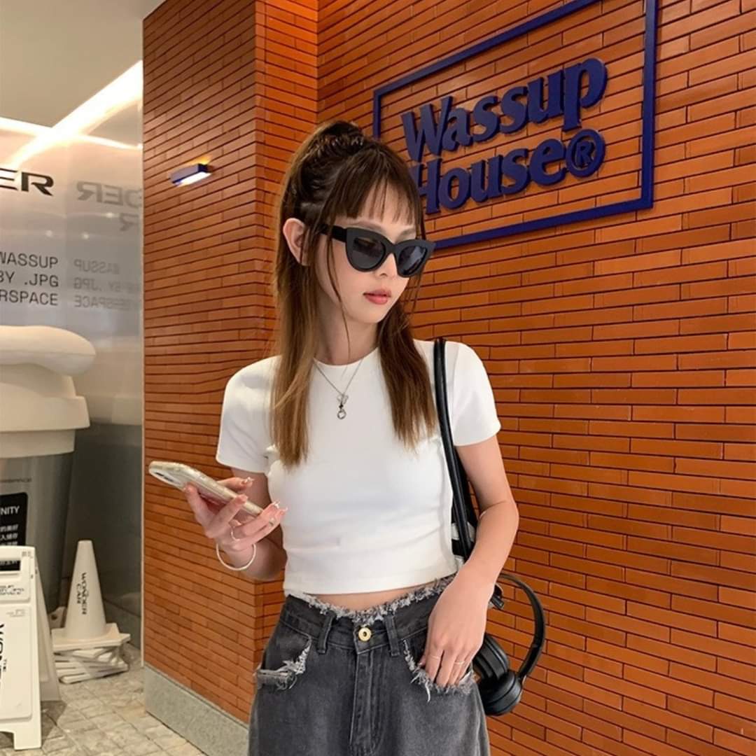 Áo thun croptop tay ngắn chất borip 100% cotton . mềm mát fom ôm mặc tôn dáng dễ phối đồ
