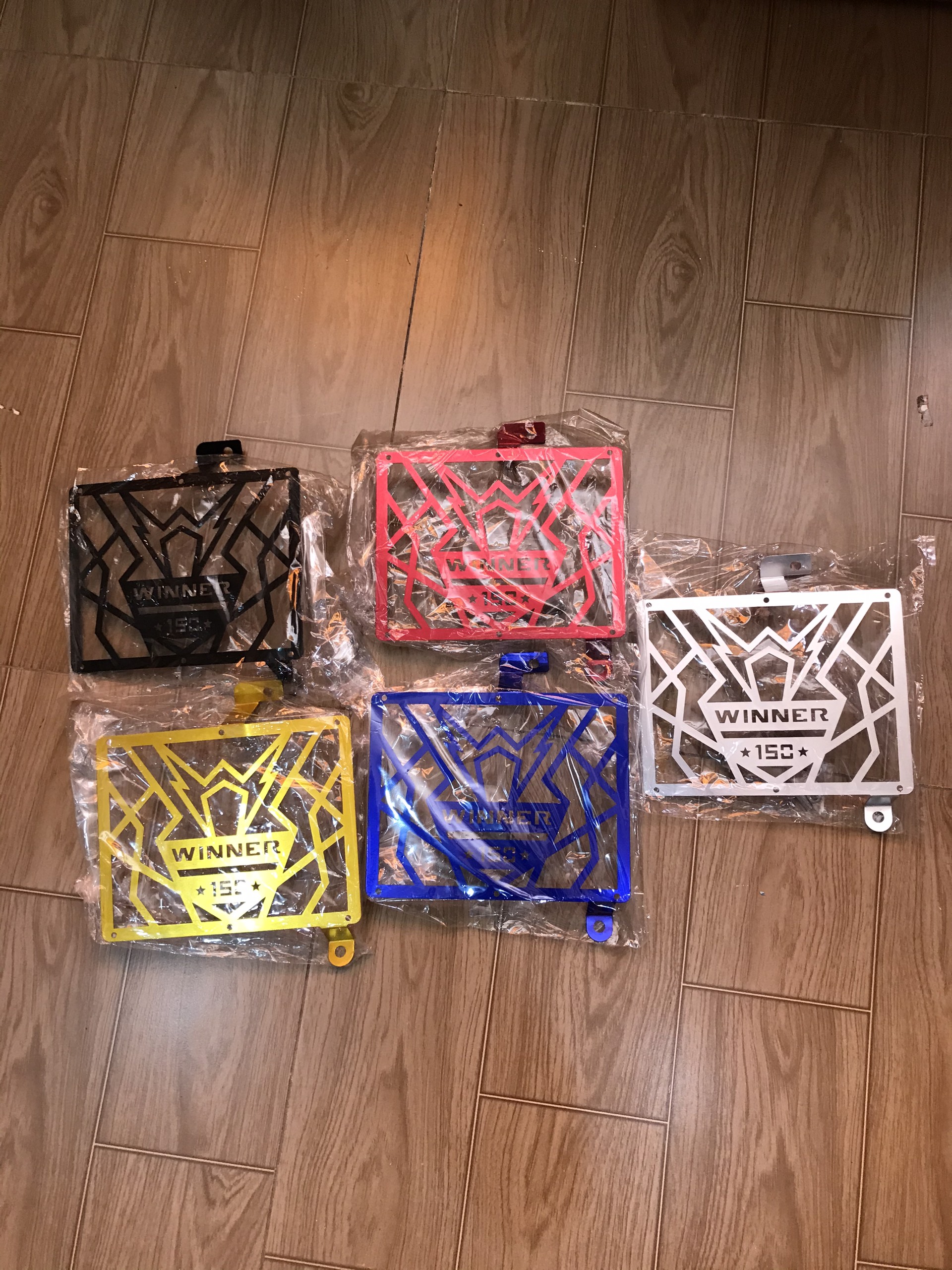 Che két nước gắn xe winner