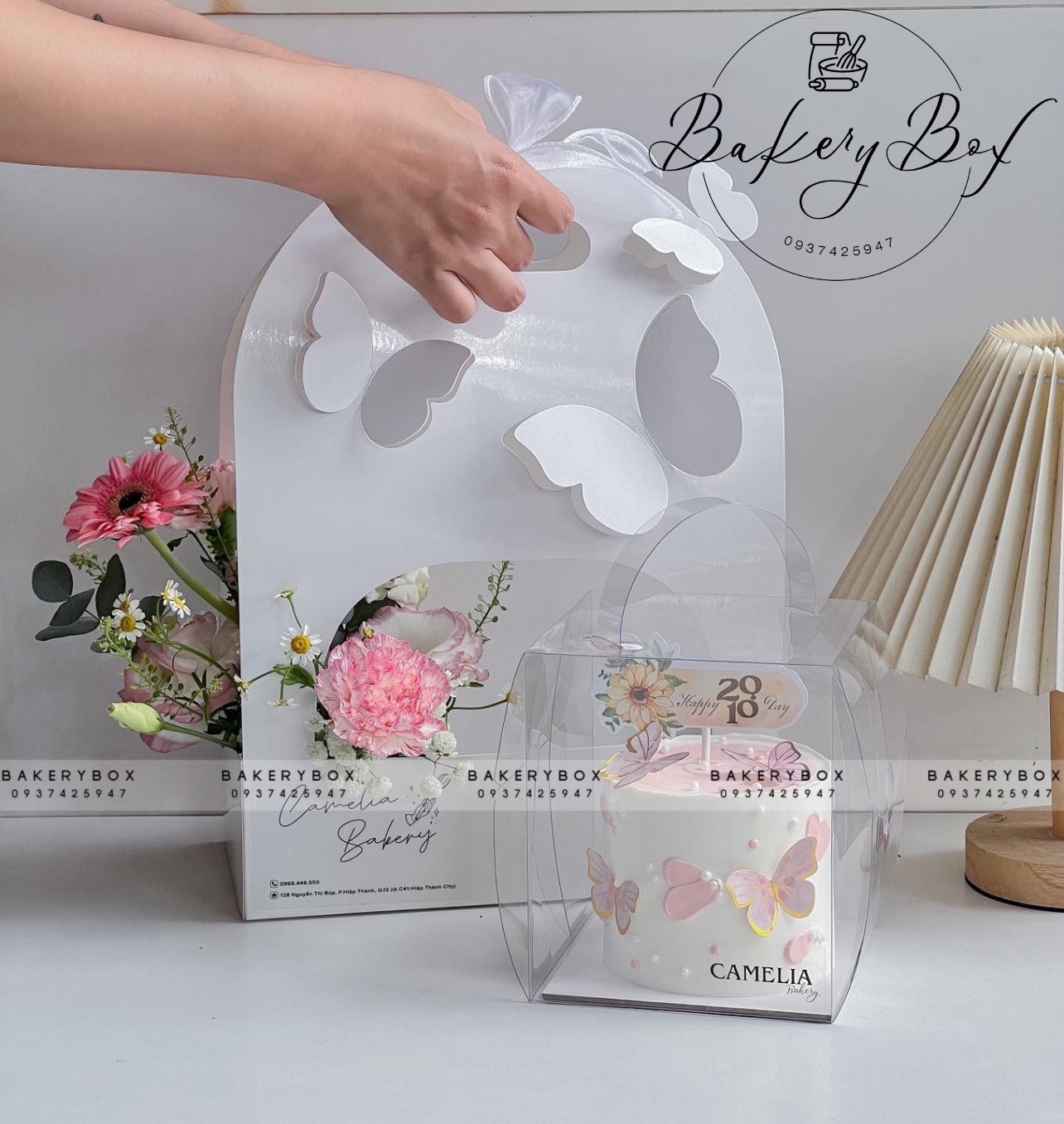 Túi giấy màu trắng cắm hoa cánh bướm, đựng bánh, quà tặng, hoa tươi