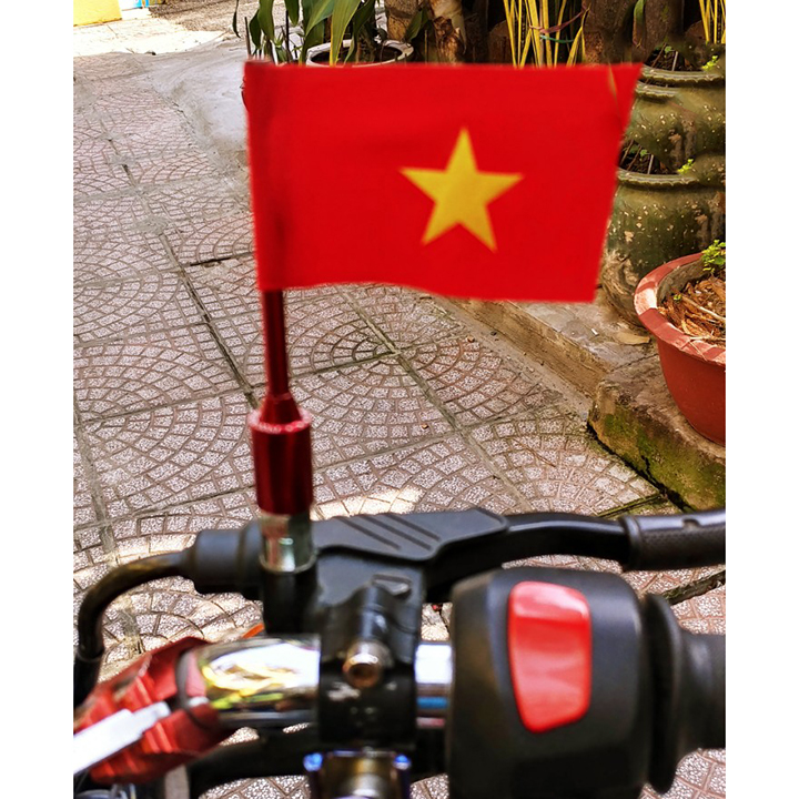 CỜ VIỆT NAM GẮN CHÂN KÍNH XE MÁY CHÂN THUẬN