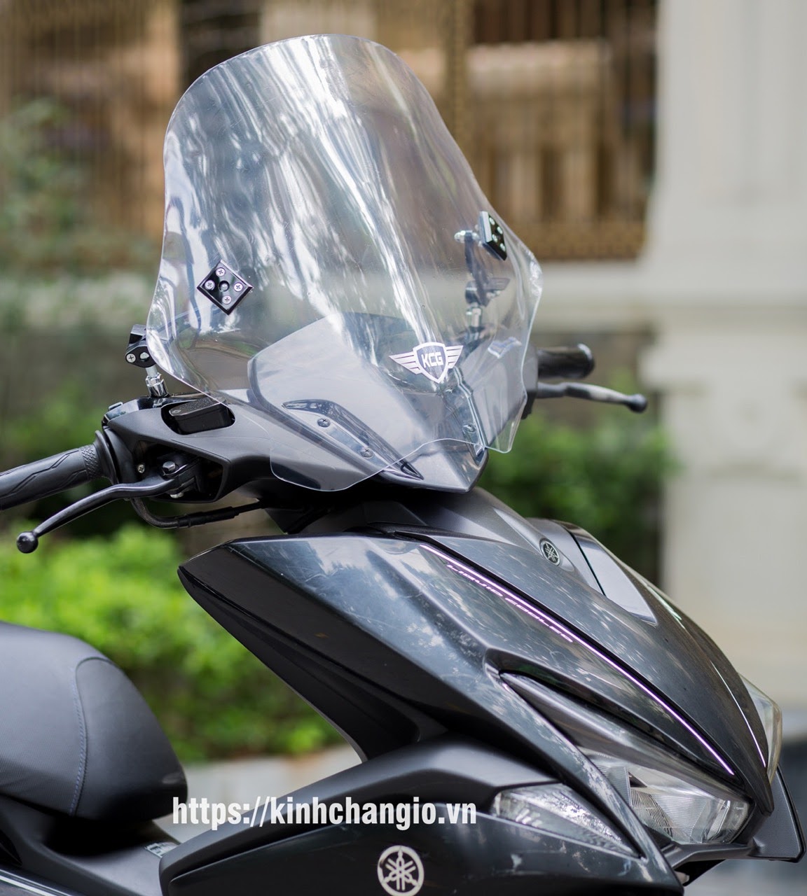Tên sản phẩm: Kính Chắn Gió Xe NVX - KC300NVX
