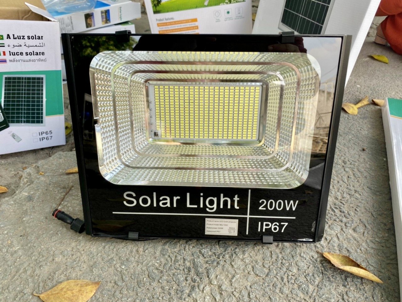 Đèn pha năng lượng mặt trời – đèn pha led solar light 40w - 100w - 200w - 300w