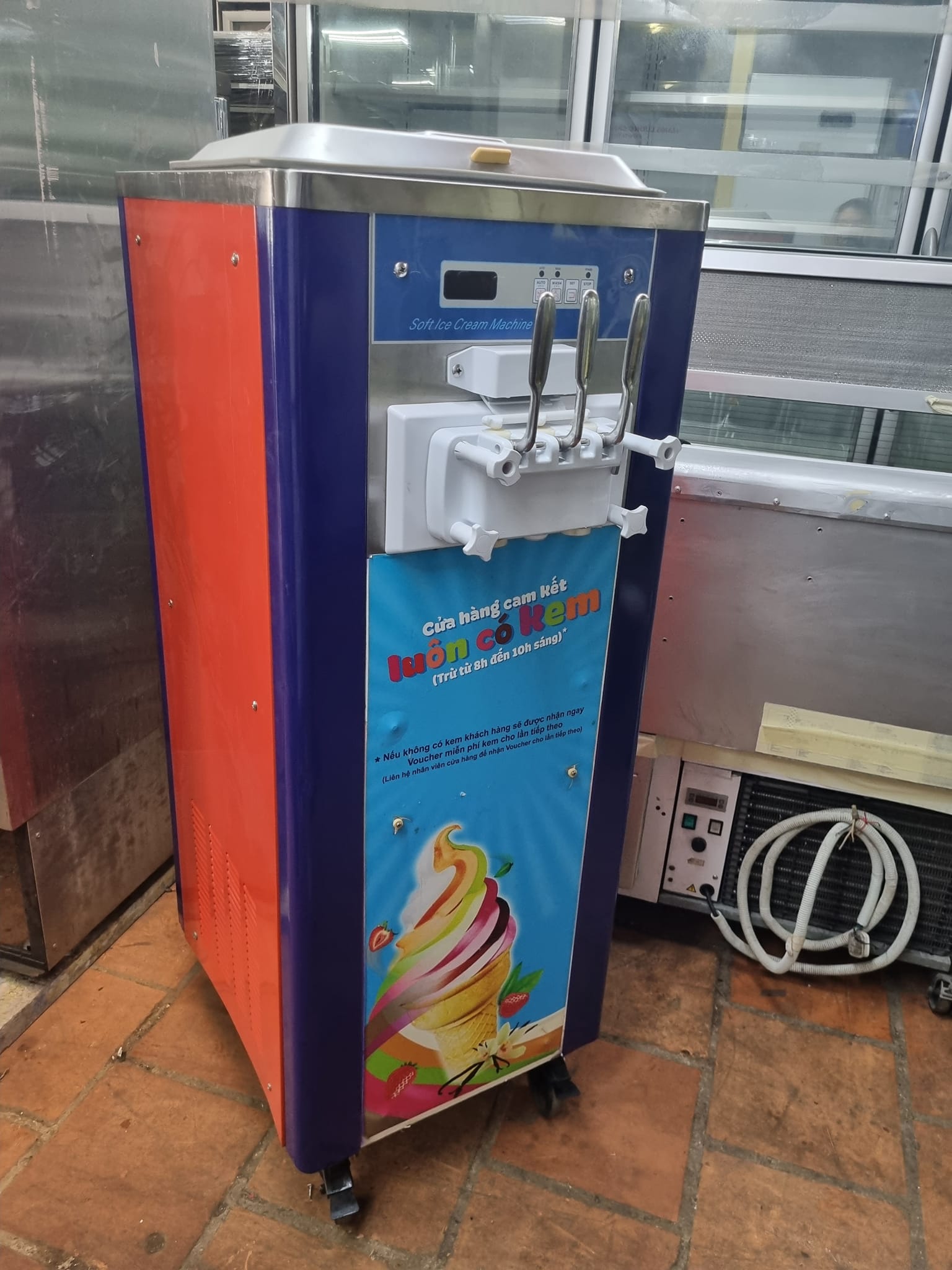 máy làm kem tươi 3 vòi bq 620 hiệu goodfor mới 95%