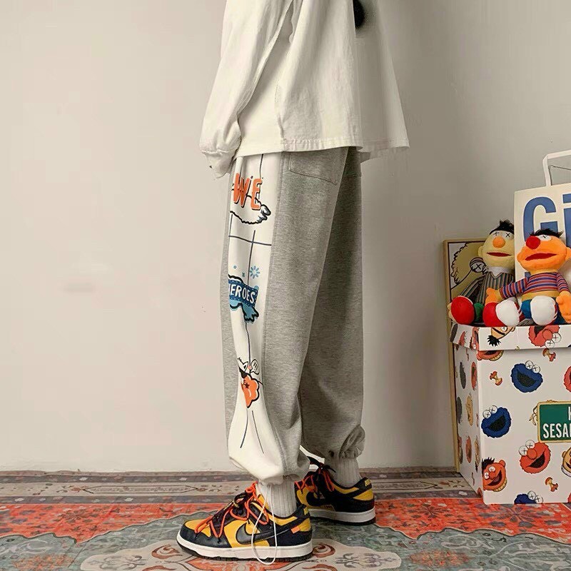 Quần jogger nam in sticker cá tính, ống quần phối dây rút thời trang