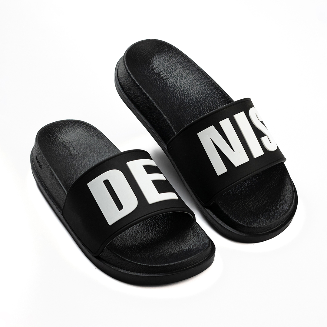 Dép quai ngang Denis CT02 Unisex Slipper Quai Đen chữ to màu trắng Basic