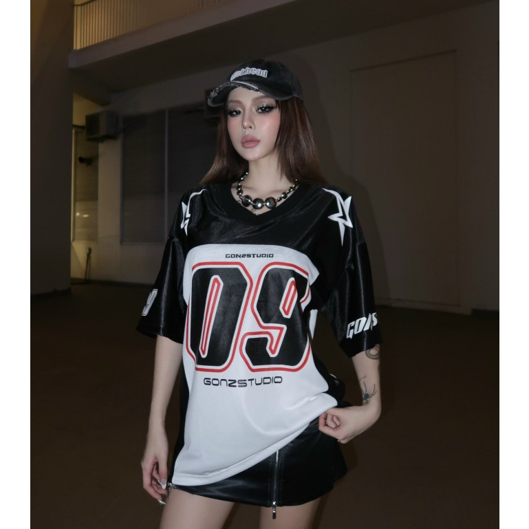 Áo phông cổ v số 09 gonzstudio chất liệu cotton form rộng oversize
