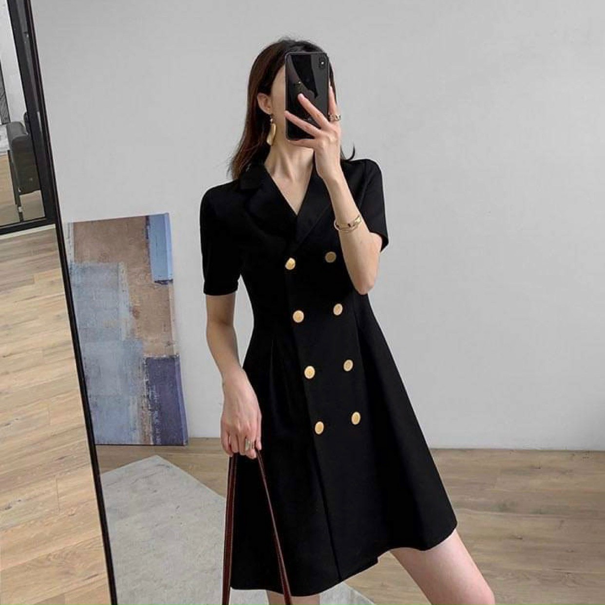 Đầm vest đen nút trắng