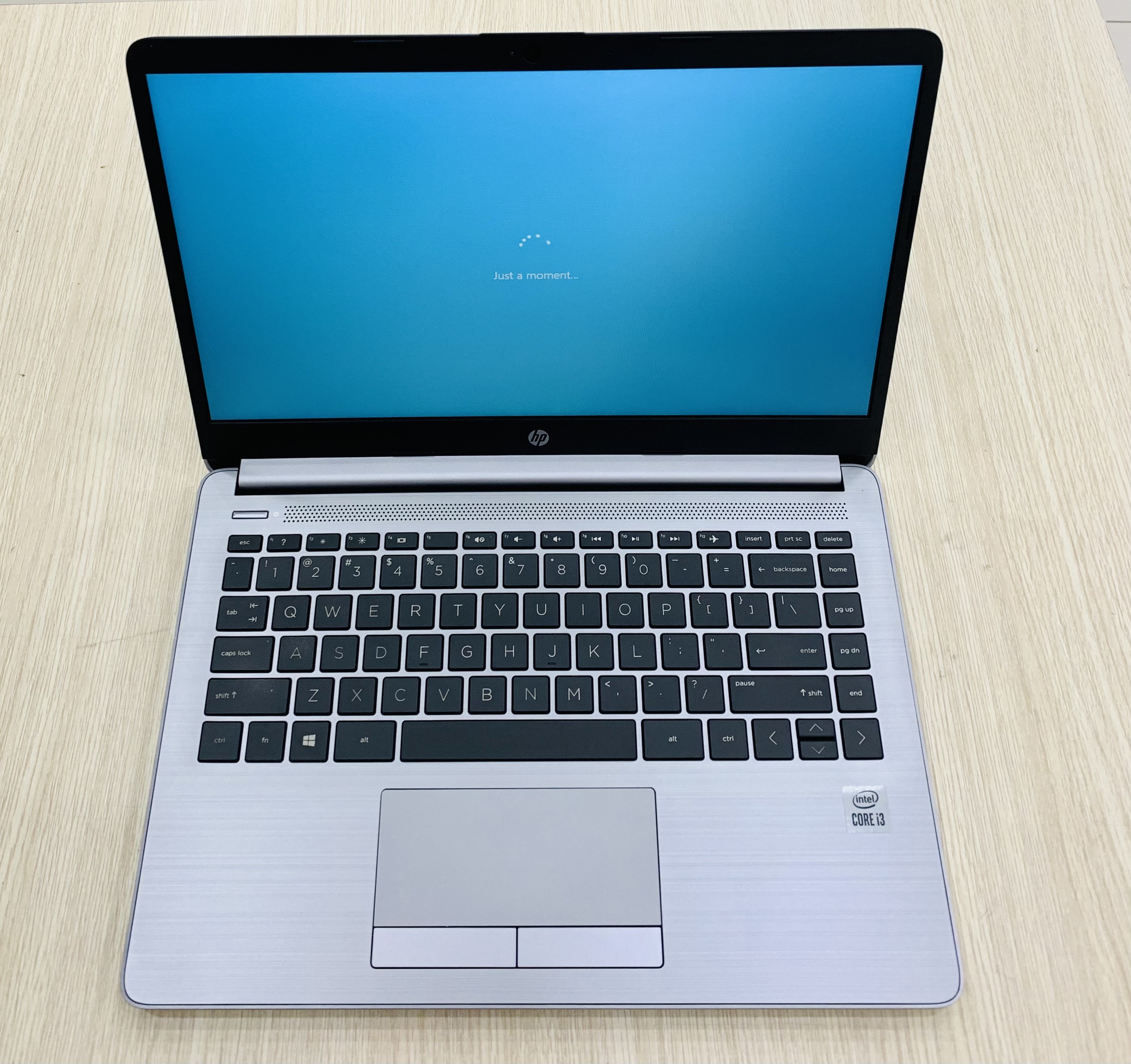 Laptop hp 240 g8 i3 1005g1/8gb/512gb/14"hd/win 10 - hàng chính hãng