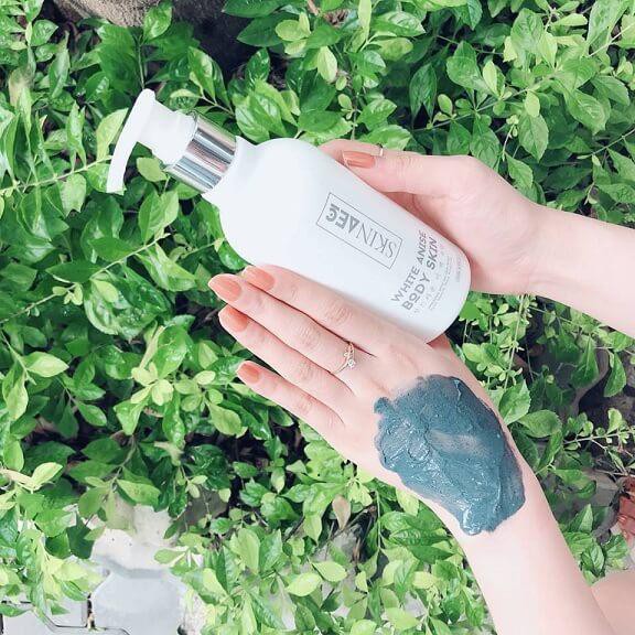 SỮA TẮM KÍCH TRẮNG THAN HOẠT TÍNH SKIN AEC WHITE ANISE BODY SKIN 250ml