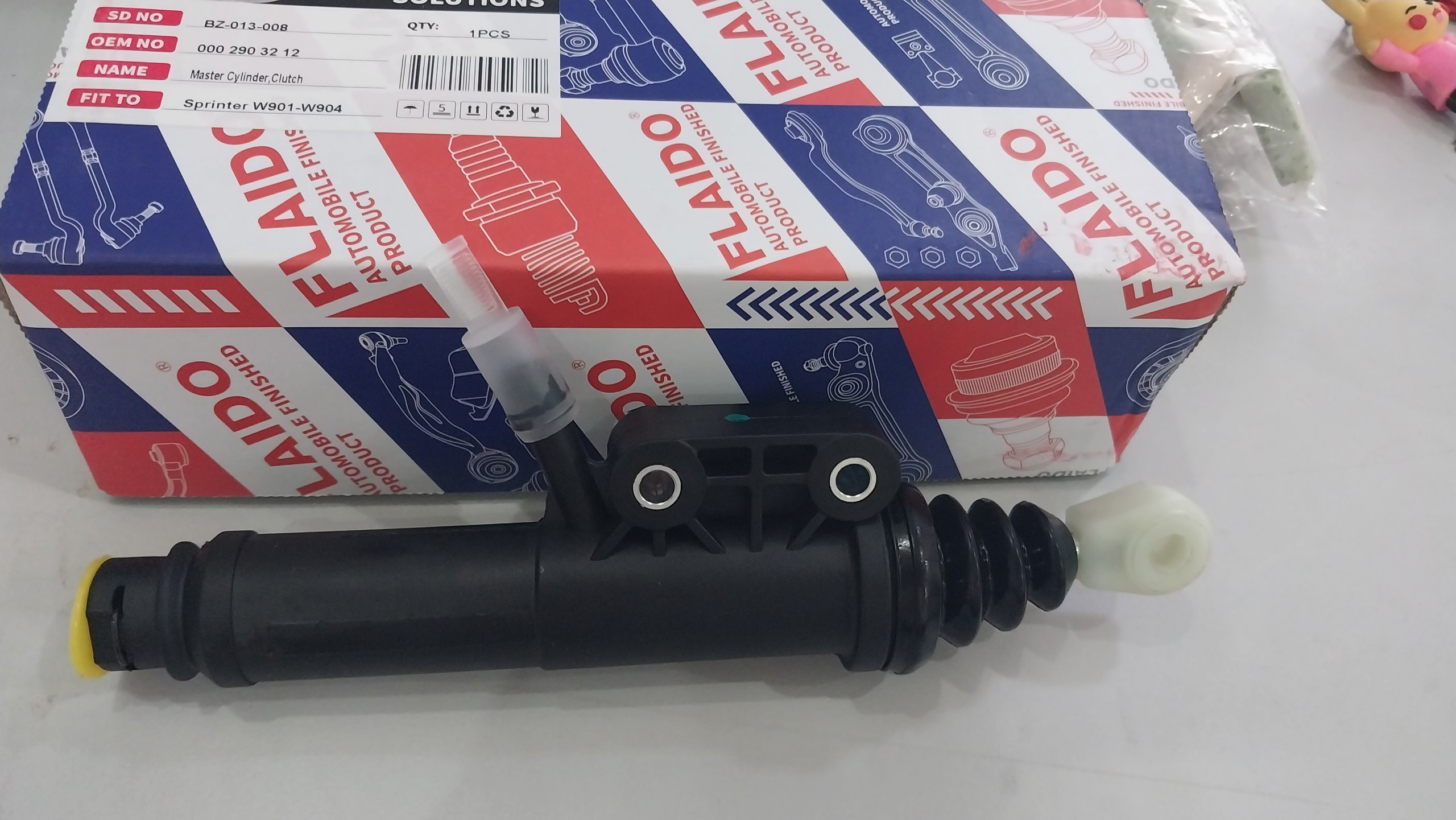 Heo côn trên, heo cái ly hợp xe mercedes sprinter 16 chỗ