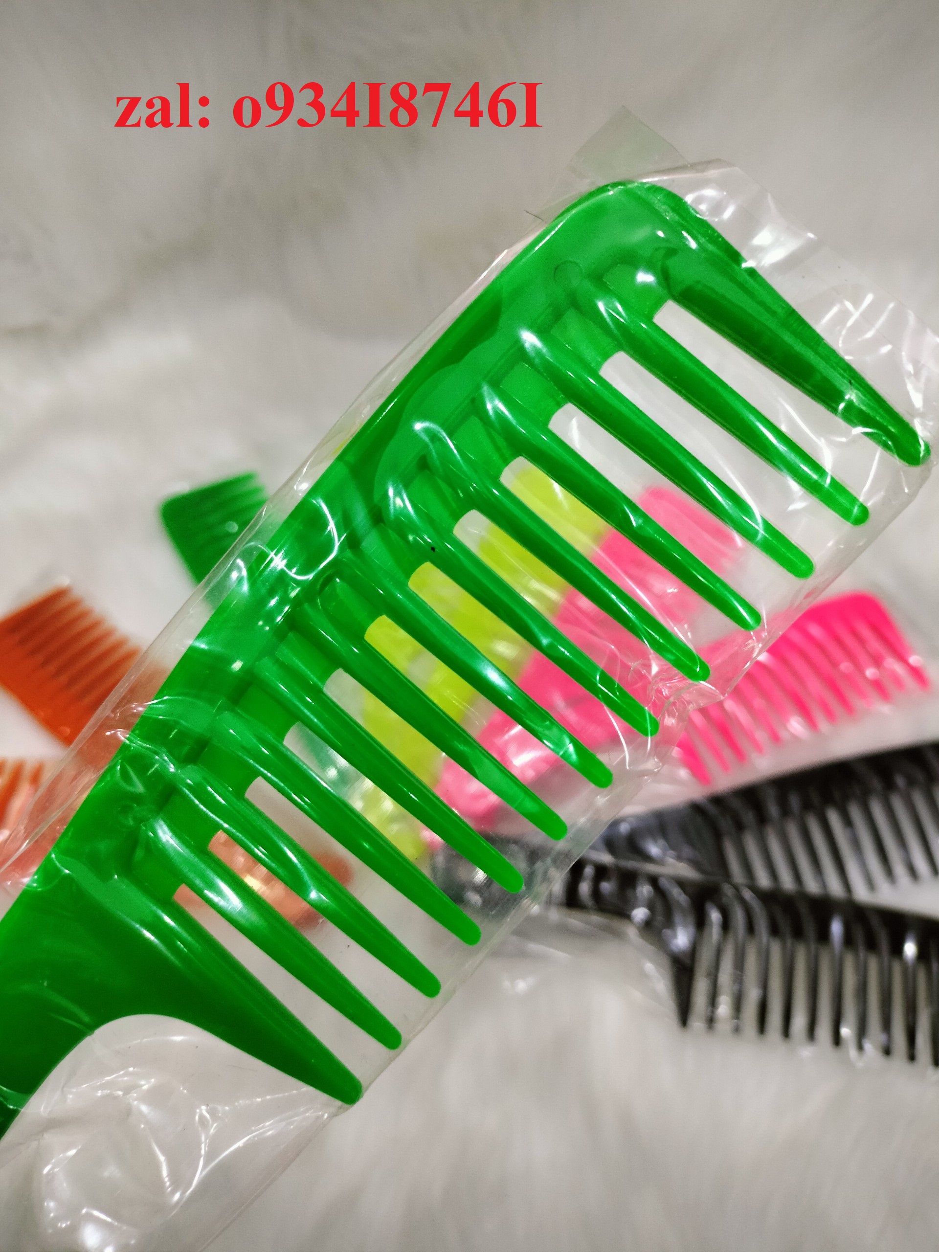 Lược răng thưa ĐẠI dùng để chảy tóc uốn, tóc dài