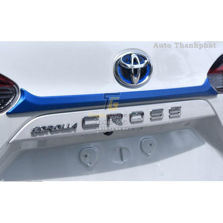 Ốp trang trí tay mở cốp Corolla Cross nhựa ABS sơn xanh giống bản 1.8HV