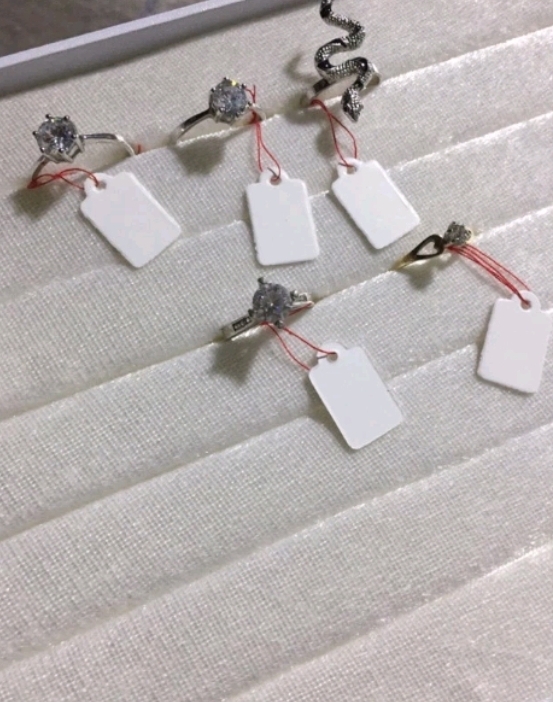 Tem ghi giá trang sức không chữ cột chỉ đỏ/ chỉ trắng xấp khoảng 80-90 tem
