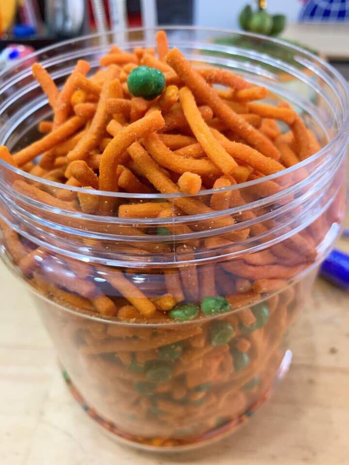 - snack que củi tuổi thơ - món quê quảng trị