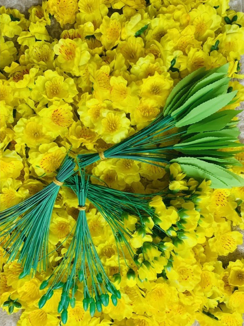 [HCM]800gram hoa rời, hoa chùm + 200gram kẽm lá nụ xanh búp mai giả đào giả trang trí cây mai đào