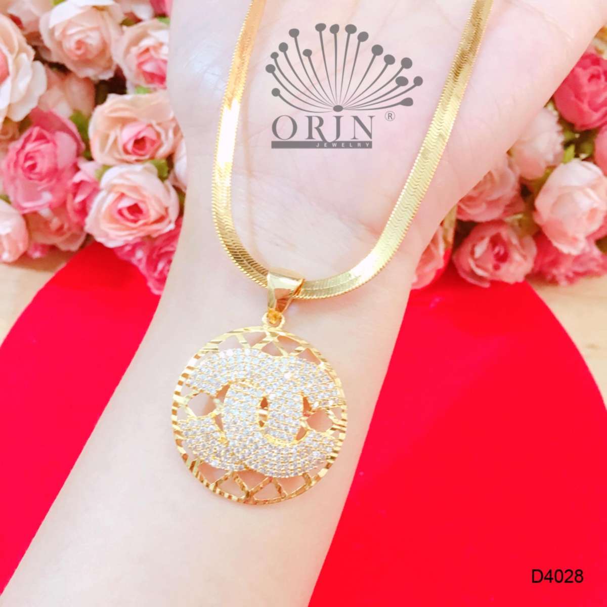 Dây chuyền nữ dạng mì dẹp mặt chữ X viền lưới tròn đính đá cao cấp Orin D4028