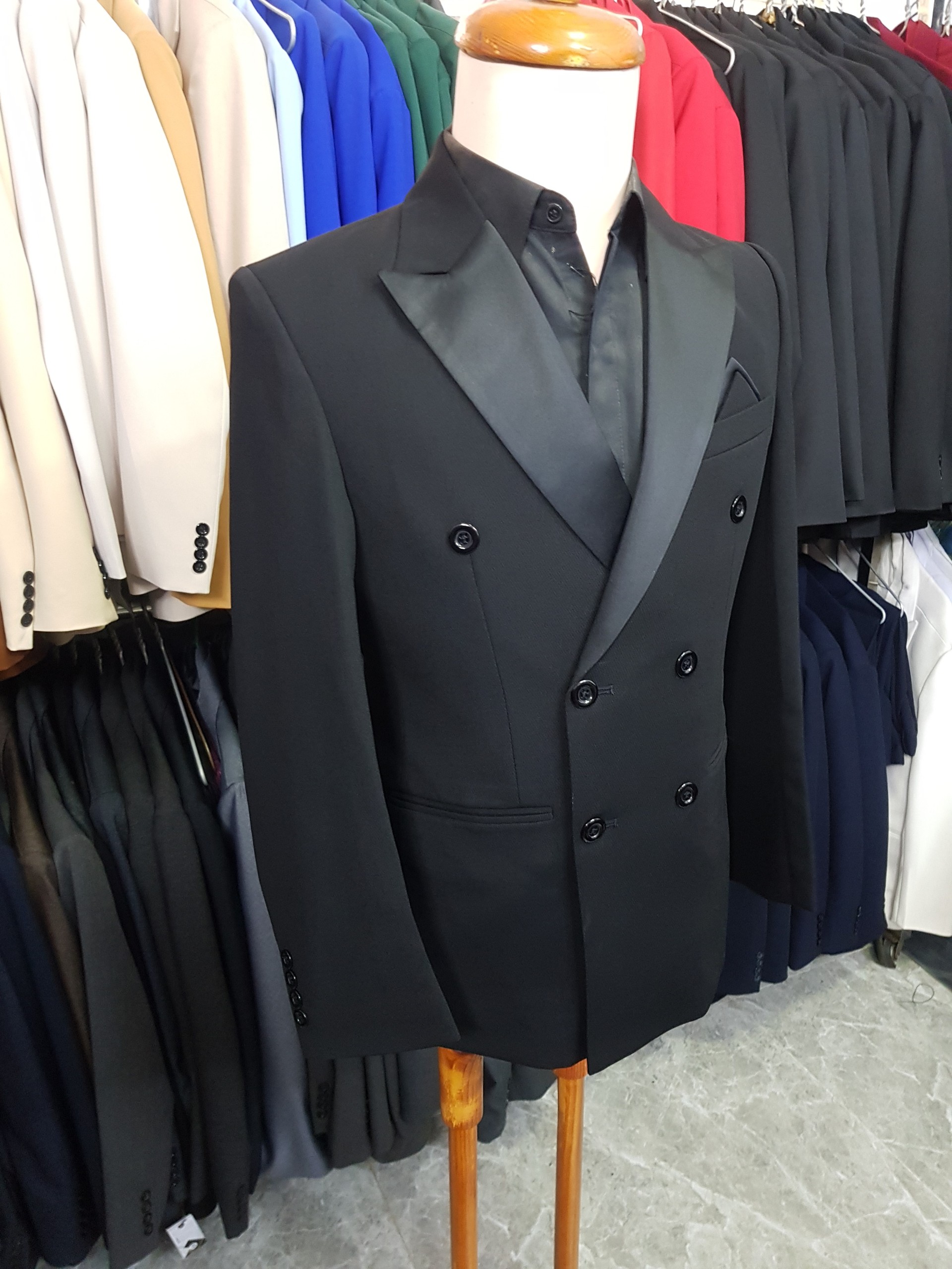 Áo vest nam màu đen 6 nút ve phi đen phong cách lịch lãm tặng cà vạt đen bản nhỏ 5cm đóng gói hộp carton làm quà cực chất