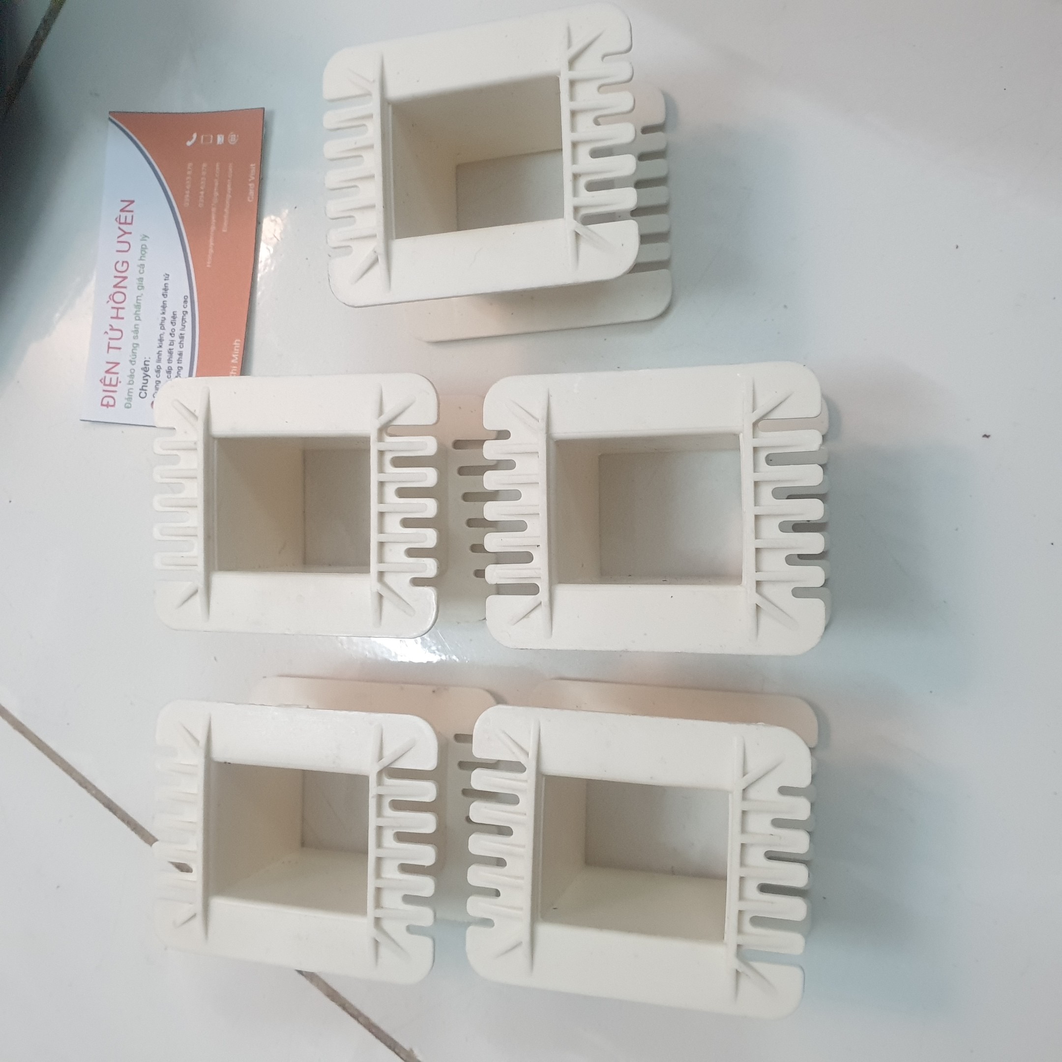 (5 cái) Khuôn nhựa 28x35. Khuôn nhựa quấn biến áp kích cơ. Quấn biến áp thường 220v. Khuôn biến áp chống cháy dây đồng. Khuôn nhựa 2,8 x 3,5