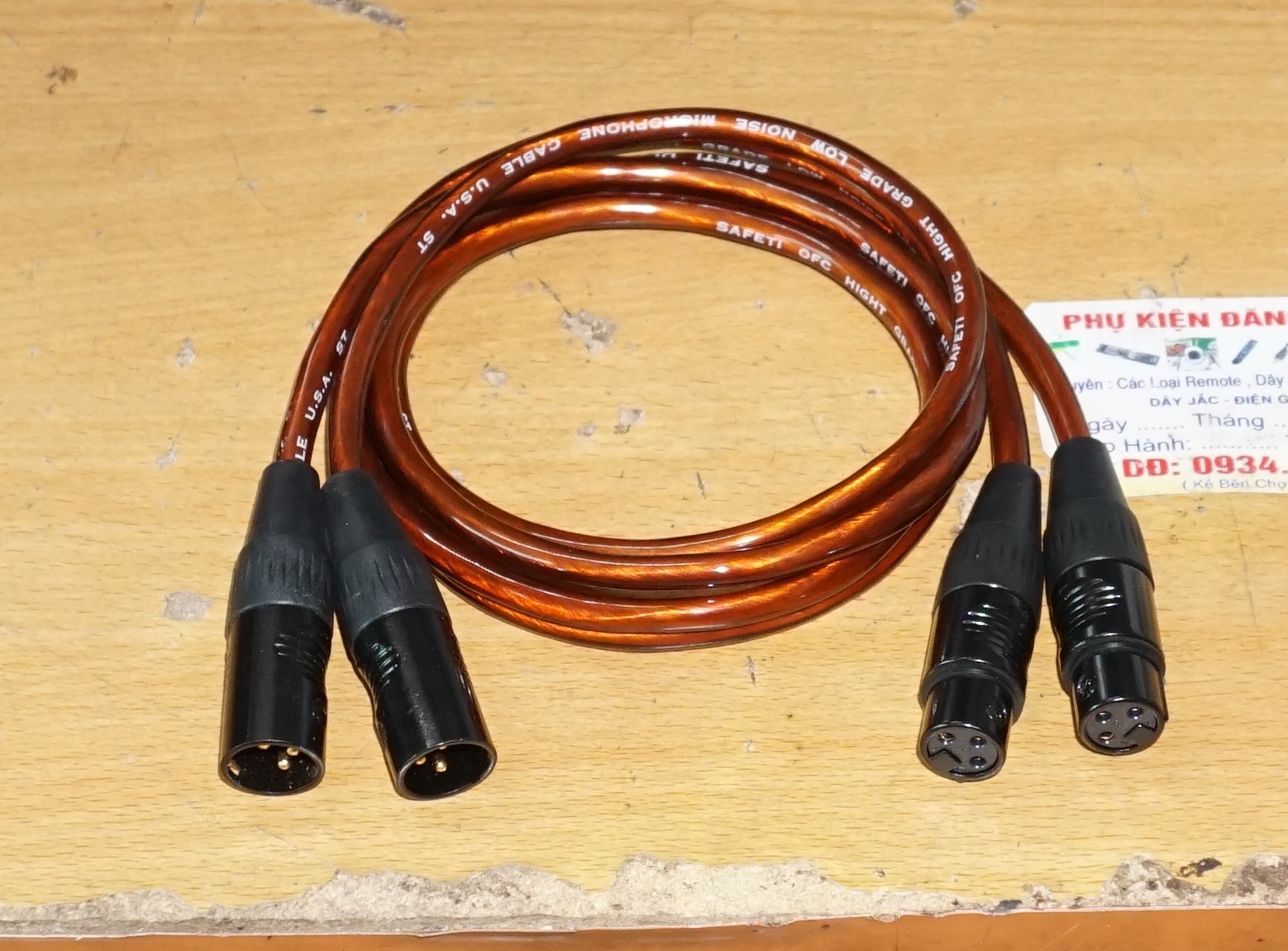 Cặp dây jack canon đực ra cái loại xịn dài 1m , jack đen chân đồng , dây usa màu vàng mật ong