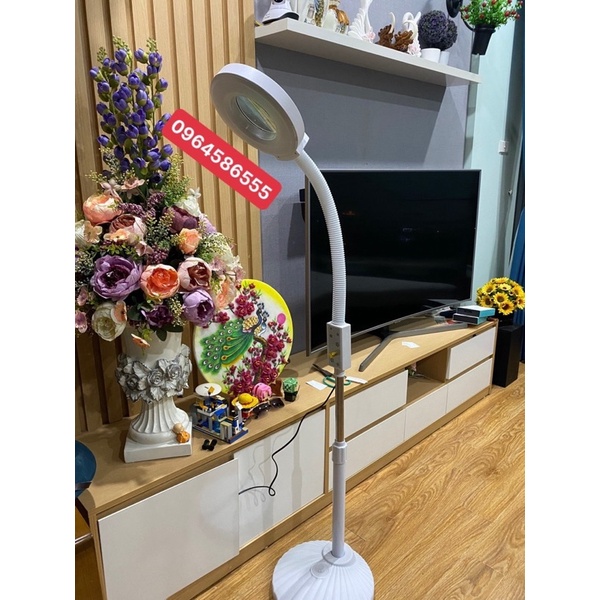 Đèn led 120 bóng có kính lúp soi da , nối mi , nặn mụn.