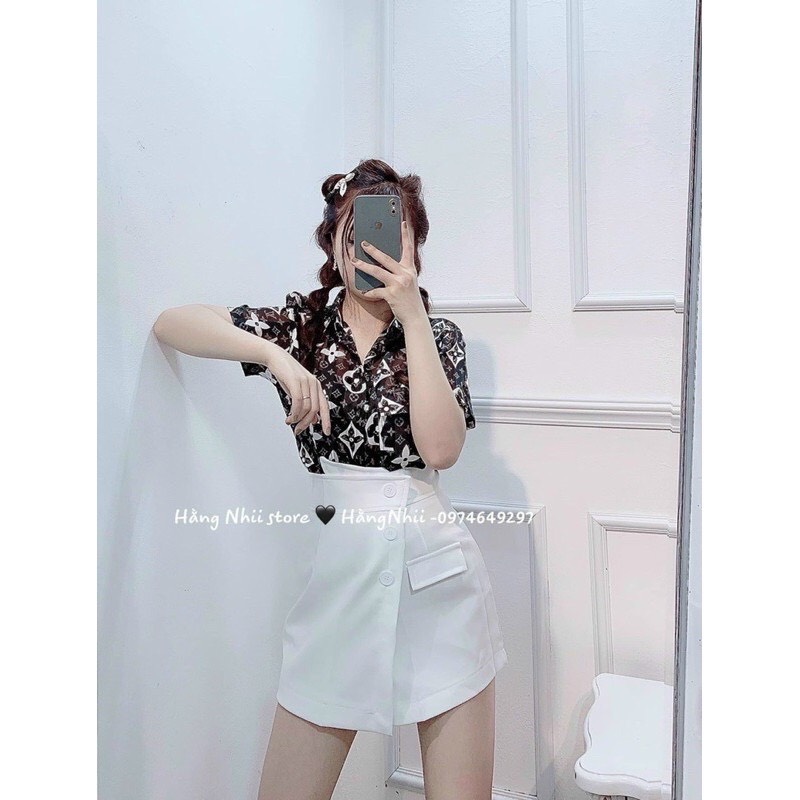 Áo sơ mi lụa cộc tay hoạ tiết chữ to
