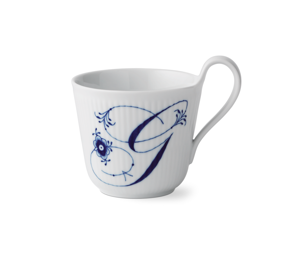 Cốc có quai Royal Copenhagen - Blue Fluted, họa tiết chữ, dung tích 330ml, chất liệu sứ