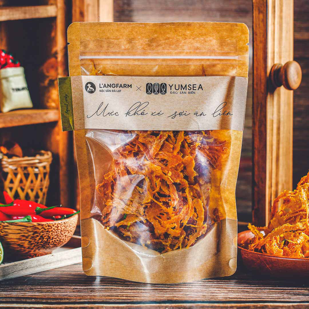 Mực khô xé sợi ăn liền Yumsea, 70g, bịch, mẫu kraft 1 mặt trong L'angfarm
