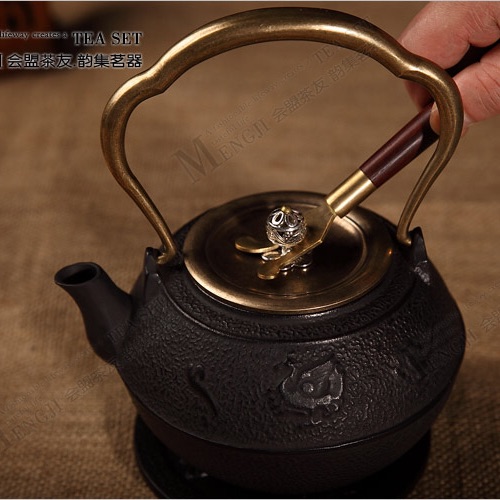 Cây nhắc nắp ấm- đầu đồng, cán gỗ Mun