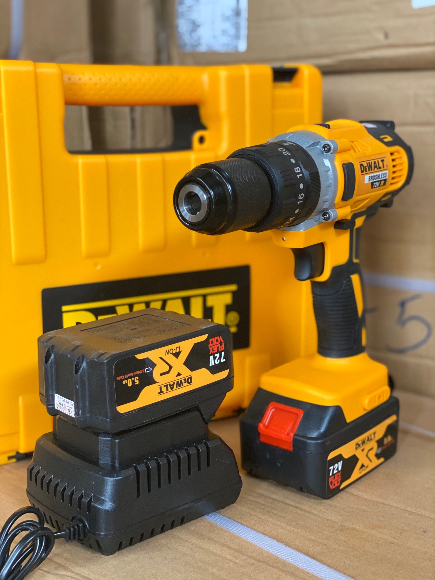 Máy khoan pin DEWALT 72V pin 10 Cells