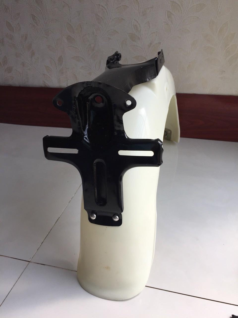 dè nhựa sau luôn cóc đèn sau honda 67-màu vàng nhẹ