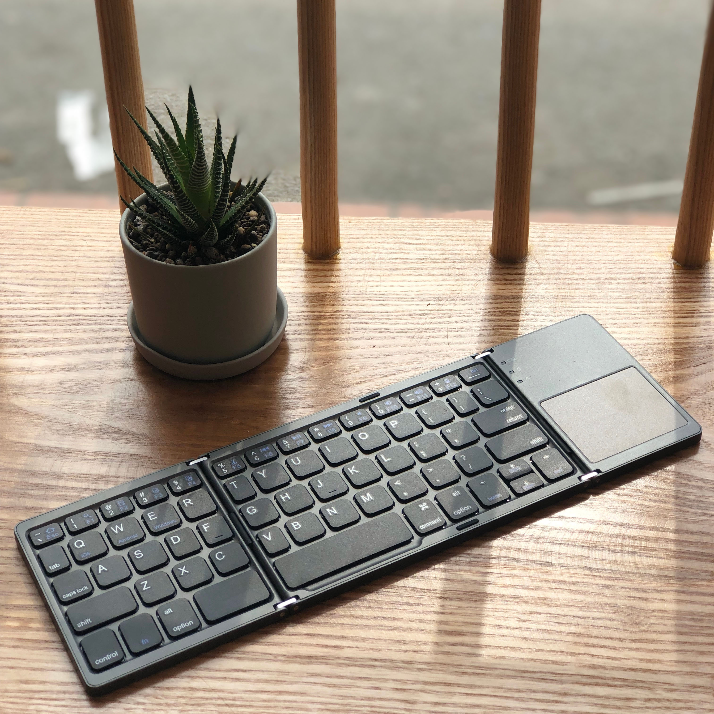 Bàn Phím Mini Keyboard Gập Gọn Bluetooth Kèm Touchpad - Bàn phím không dây cho android box TV - Bàn phím ios - Bàn phím cho iphone - Bàn phím cho ipad macbook - Bàn phím chơi game