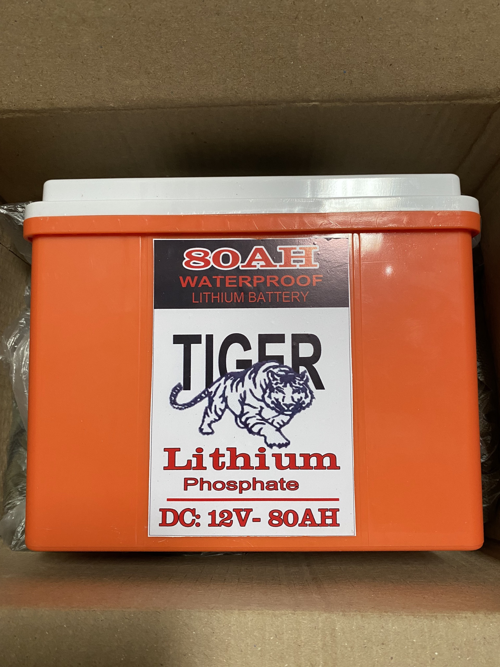 Bình pin lithium chống nước 12V - 80Ah TIGER loại tốt và nhiều phụ kiện đi kèm