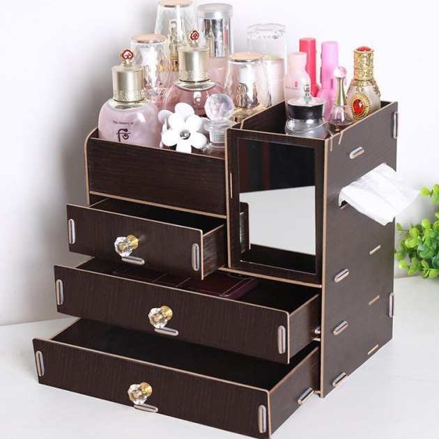 [HCM]KỆ MỸ PHẨM GỖ 4 TẦNG 3 NGĂN KÈM GƯƠNG SOI TIỆN LỢI - TỦ GỖ ĐỰNG ĐỒ TRANG ĐIỂM VẬT DỤNG VĂN PHÒNG ĐỒ DÙNG CHO BÉ CÓ THỂ XẾP GỌN ĐƯỢC - KỆ ĐỰNG MỸ PHẨM ĐỂ BÀN TRANG ĐIỂM CÓ THỂ XẾP GỌN KÈM GƯƠNG SOI THẾ HỆ MỚI HOT 2020